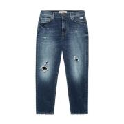Jeans i mediumvasket denim med slidte detaljer og gulerodssnit