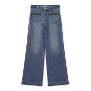 Blå Jeans med Vidde og Broderede Detaljer